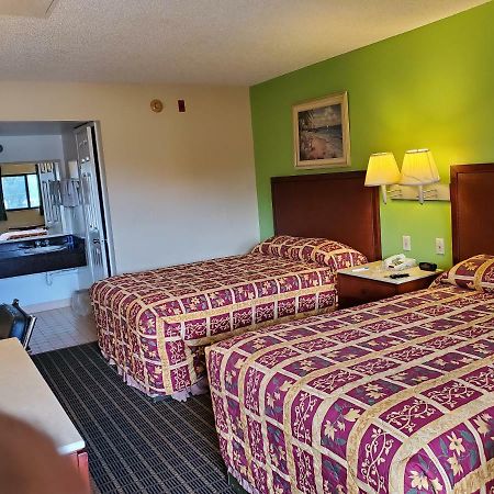 Rodeway Inn Forest City Exterior foto