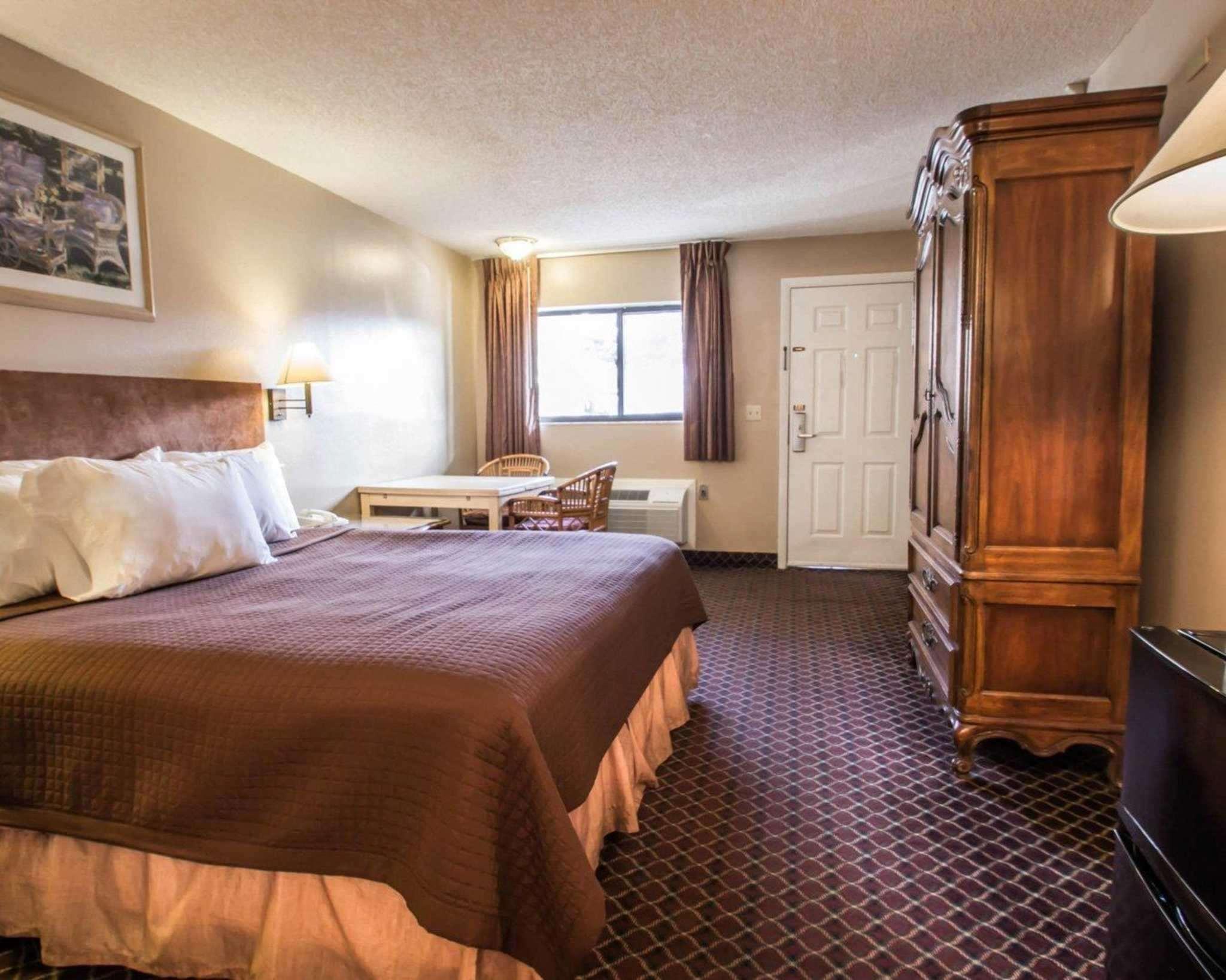 Rodeway Inn Forest City Exterior foto